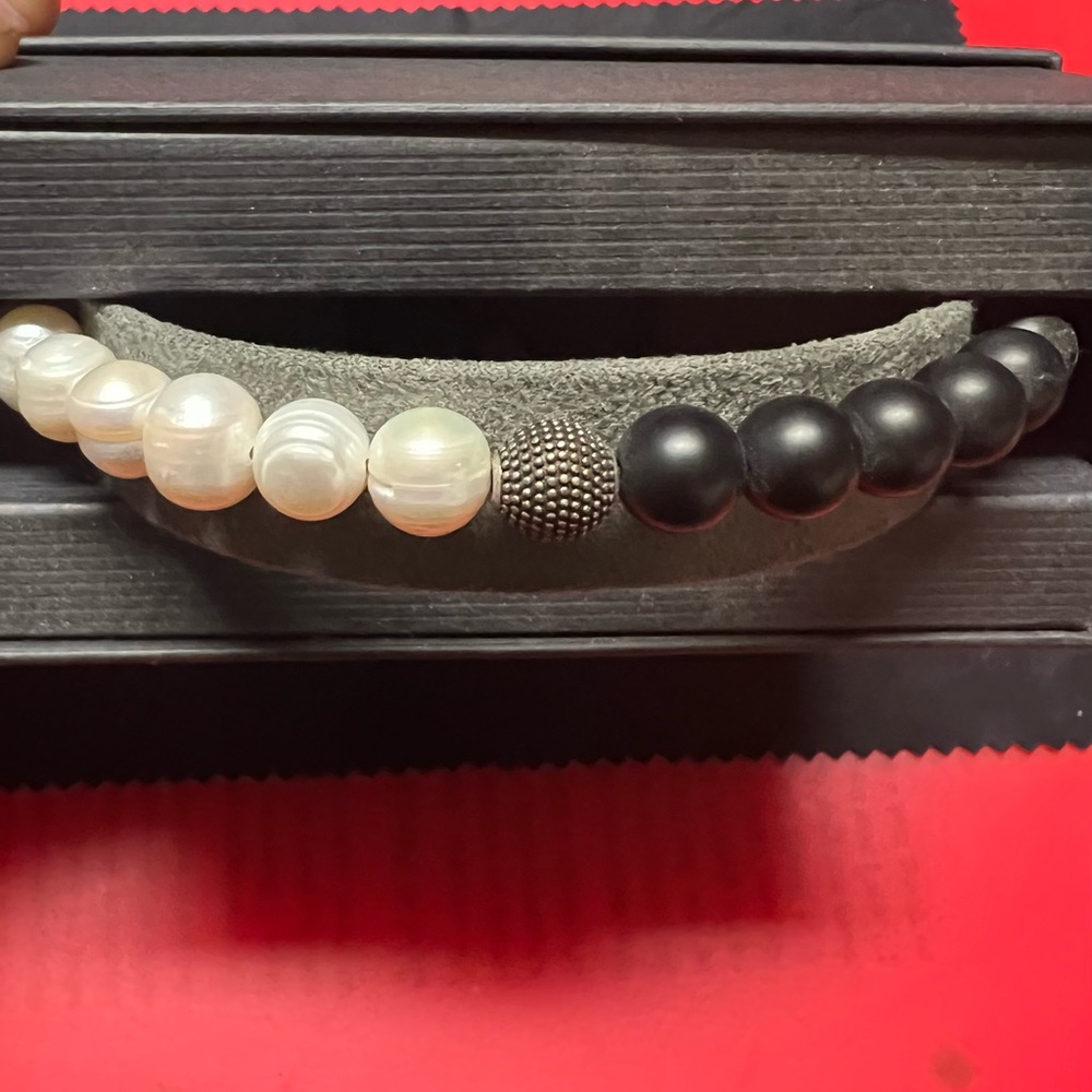 Pronto Uomo
Onyx & Pearl Bracelet